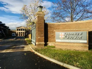 切斯特大学 Logo
