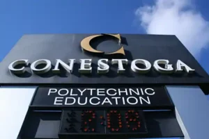 康尼斯托加学院 Logo